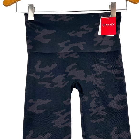 Spanx Look at Me Now Seamless Legging Sz S Black Camo High Waist Shaping Pull On - Picture 3 of 9